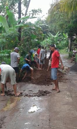 Proses Pembangunan Drainase Dusun Korowelang 