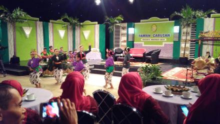 Penampilan Siswa-siswi SD Gumulan dalam Acara Taman Gabusan Live di TVRI Jogja