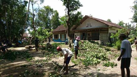 Kerja Bakti Dusun Gumulan  